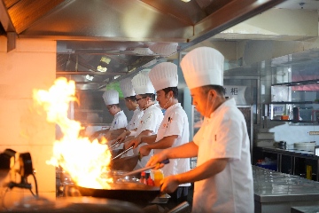 【長田動(dòng)態(tài)】盛世龍華轉(zhuǎn)運(yùn)1000余件物資，圓滿完成300余人參加的企業(yè)定制主題宴會(huì)